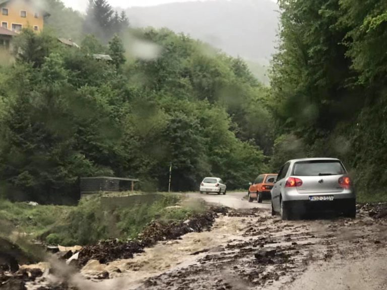 Zbog obilnih padavina u Željeznom Polju obustavljena nastava