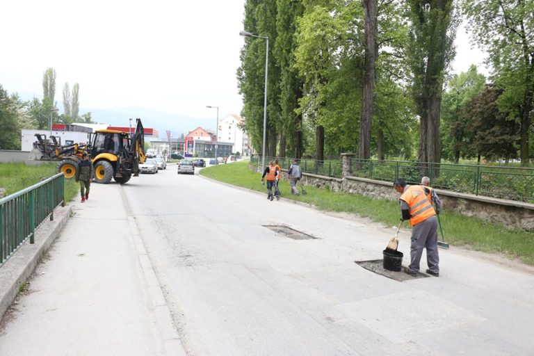 ZENICA Počeli radovi na redovnom održavanju ulica, trgova i puteva