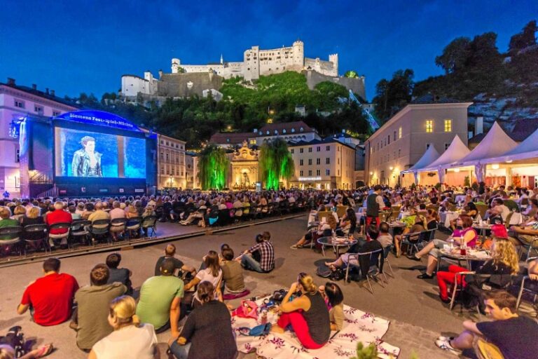Moraju podnositi vrućinu: Na Festivalu u Salzburgu publici je zabranjeno da koristi lepeze