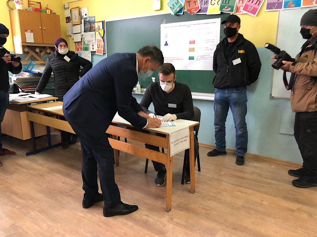 66927448 53B0 41F3 AC24 255996500EDC