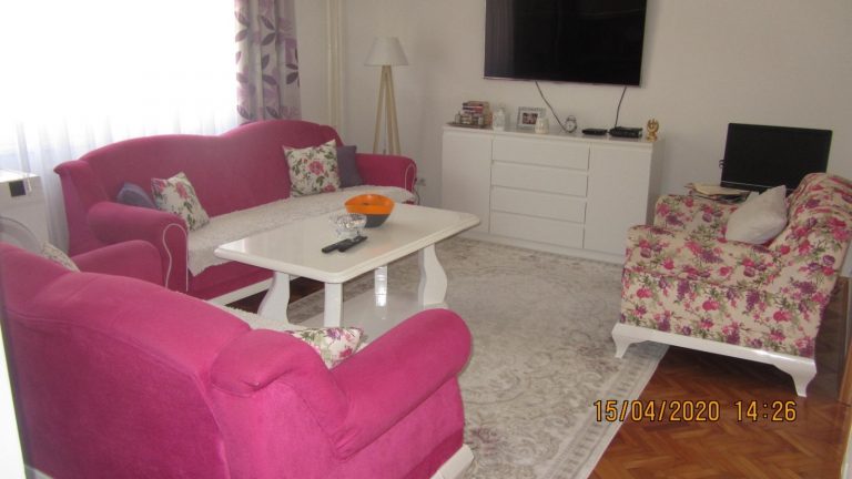 Prodajem namješten, moderno uređen, trosoban stan u zeničkom naselju Crkvice