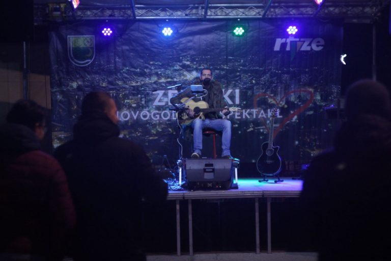 Zenica: Ugodna muzička noć uz Dinu Džihića