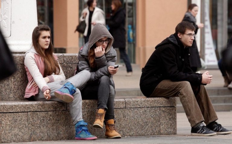 Svaka šesta mlada osoba ostala bez posla tokom pandemije