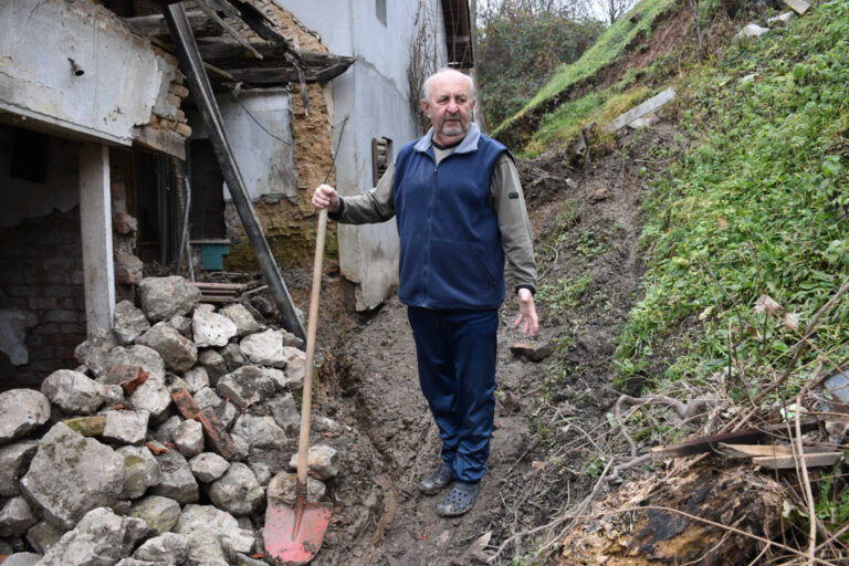 Bećir Obarčanin četiri mjeseca živi u strahu od klizišta