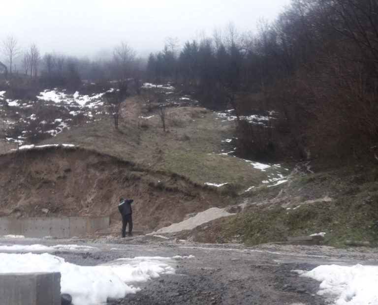 Dva klizišta u Lašvi kod Zenice (FOTO)