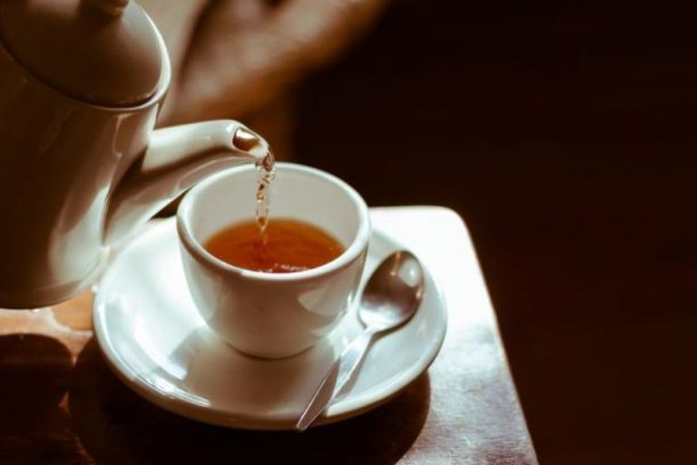 Top čajevi protiv prehlade: Bazga, kadulja, metvica, šipak