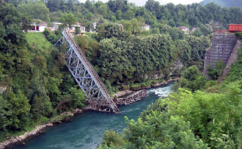 85F058F6 CB0F 4584 B134 010618A1169E