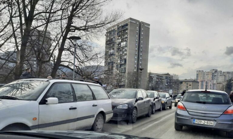Sudar četiri vozila na Drvenom mostu (FOTO)