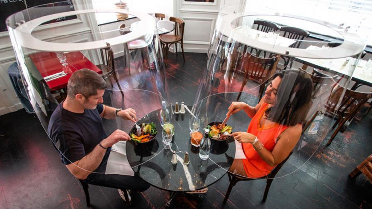 Je li ovo naša budućnost: Viseće kape štitit će goste u restoranima