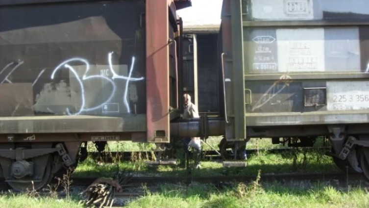 Zavidovići: Srednjoškolac poginuo u pokušaju da napravi selfi na vagonima