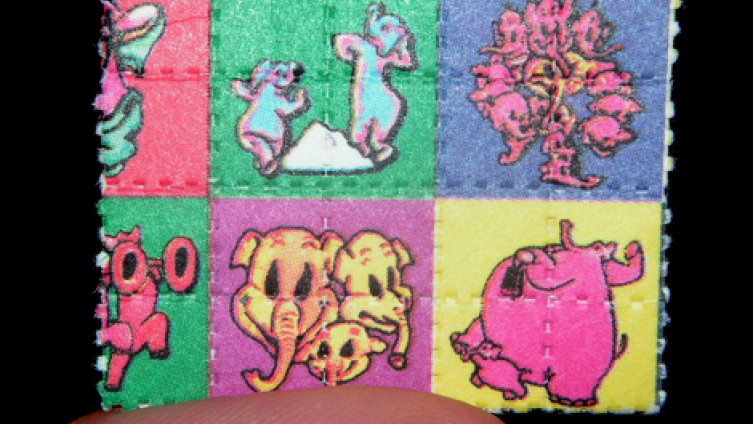 OPASNI LSD STIGAO U BiH: Halucinogena droga na poštanskim markicama