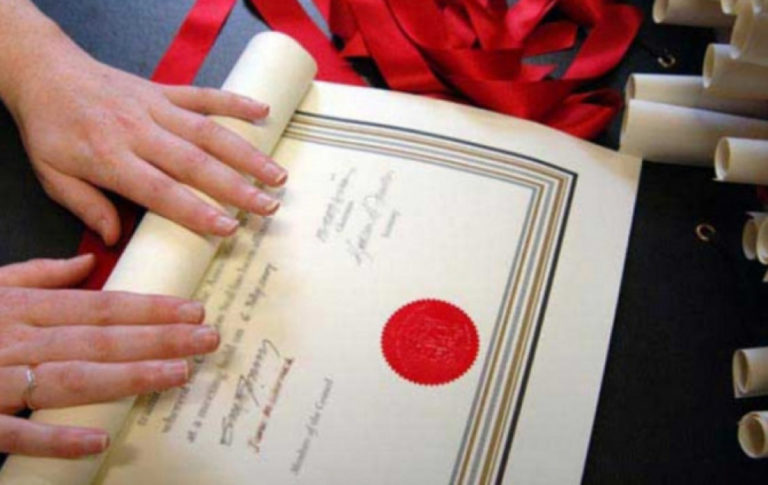 Otkrivene lažne diplome federalnih službenika