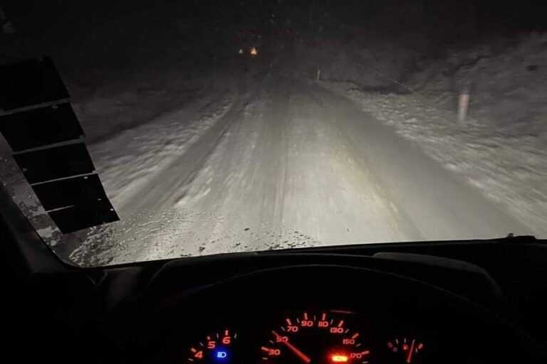 U dijelovima BiH pada snijeg, problemi za vozače (FOTO)