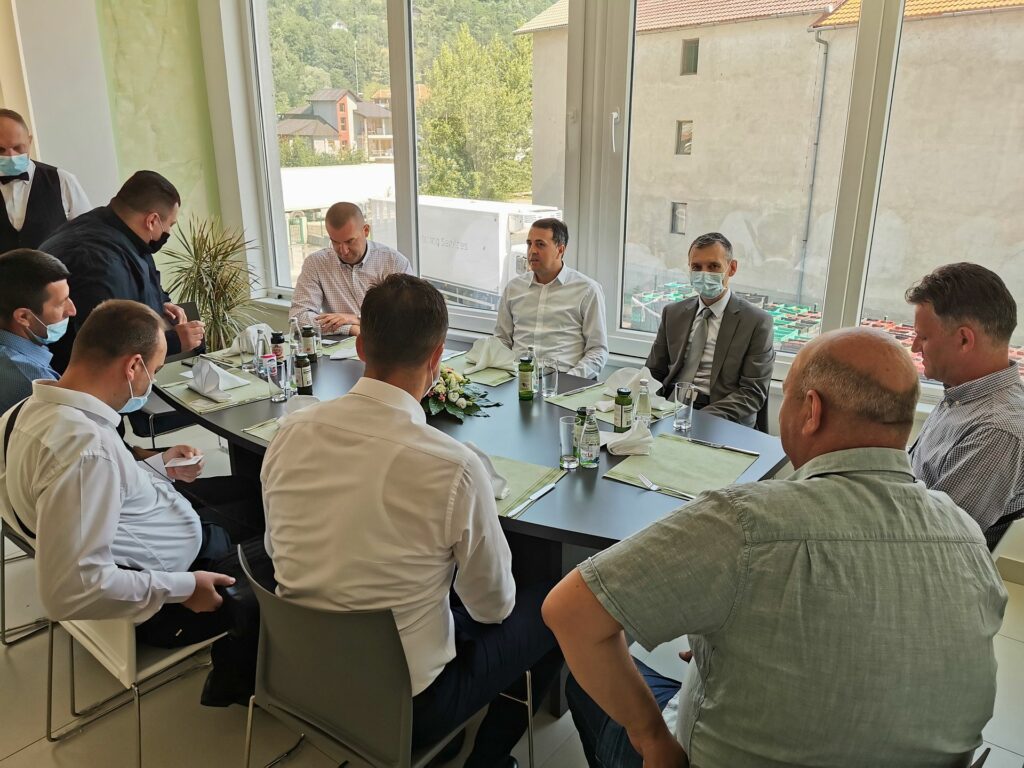 8EA4447B 59F3 4E1E A17A 2D83EFC3CFA9