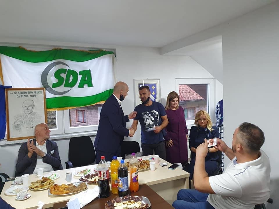 8F93E546 5A24 4C45 971E DF442DA33DAE