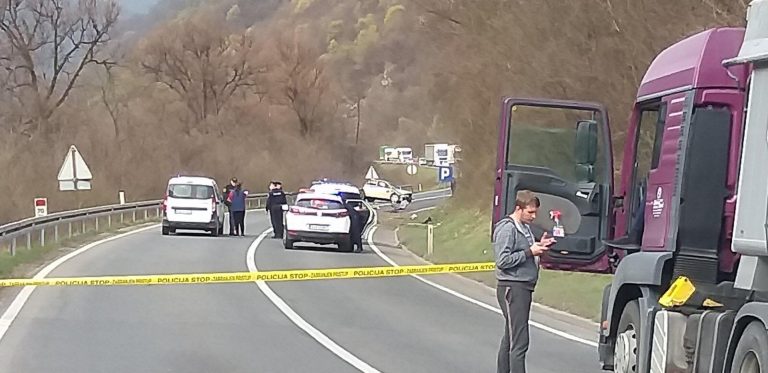 Jedna osoba poginula nakon prevrtanja automobila kod Zenice