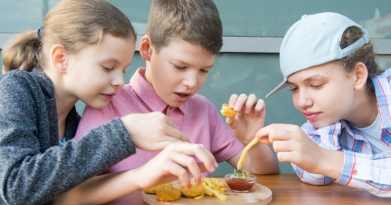 Mama od dadilje traži odštetu jer je djecu vegeterijance nahranila fast foodom