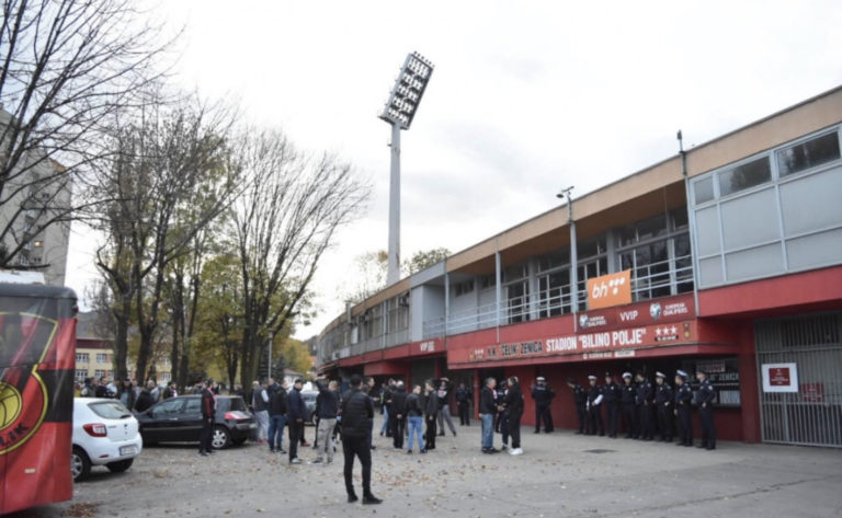 Nakon što utakmica na Grbavici nije odigrana: “Robijaši” se okupljaju ispred Bilinog polja