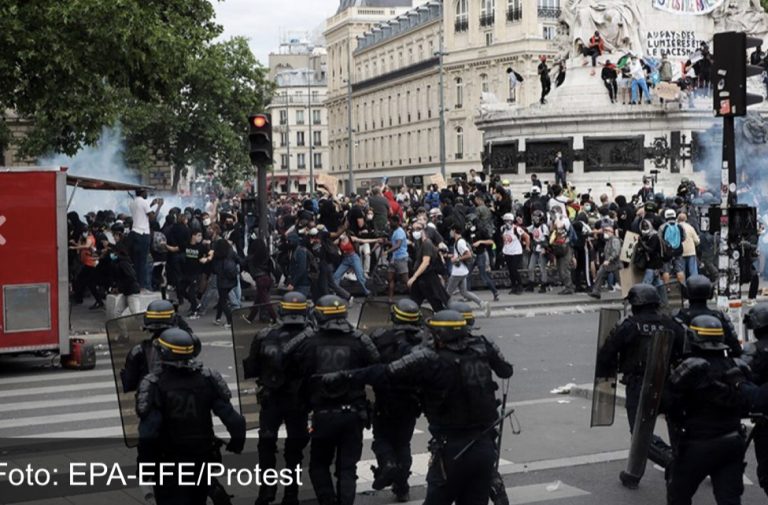 Haos u Parizu: Sukobili se policija i demonstranti (VIDEO)