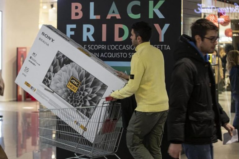 Crni petak: Amerikanci na internetsku kupovinu potrošili 7,4 milijarde dolara