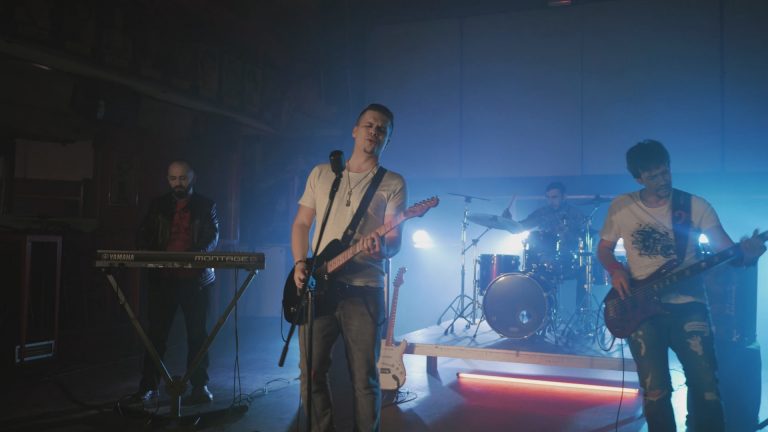 Grupa Heaven potpisala eksluzivni ugovor sa Croatia Records i predstavila novi video spot pod nazivom „Zašto suze sakrivaš“,