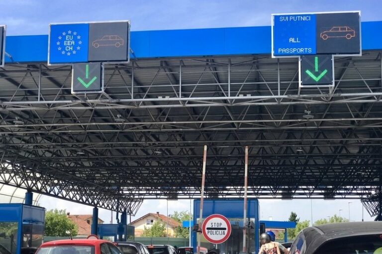 Bh. državljani u prtljažniku BMW-a pokušali prokrijumčariti Austrijanku u BiH