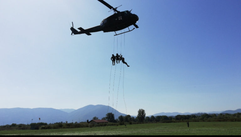 Pripadnici Specijalne policijske jedinice Uprave policije MUP-a ZDK na obuci u kasarni Oružanih snaga BiH u Rajlovcu