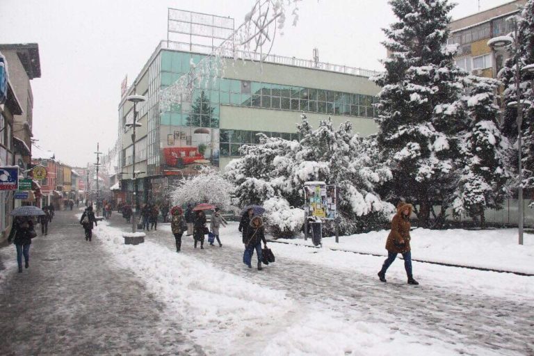 Snježna idila uljepšala ulice Zenice (FOTO)