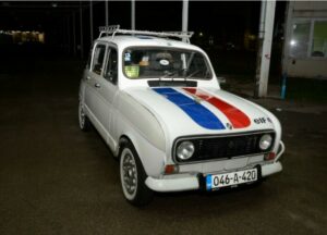 Bogata kolekcija oldtimera u Mostaru2 696x500 1