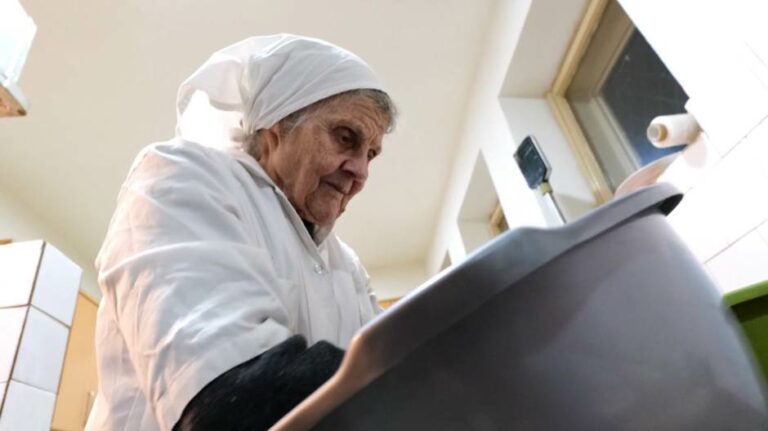 Baka Budimirka sa 90 godina i dalje glavna kuharica, njenu hranu jeo i Tito