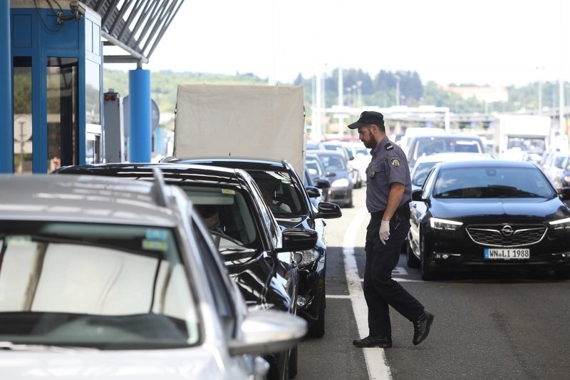 C49726DC 7660 4E7D 94C8 928A8F7300A7