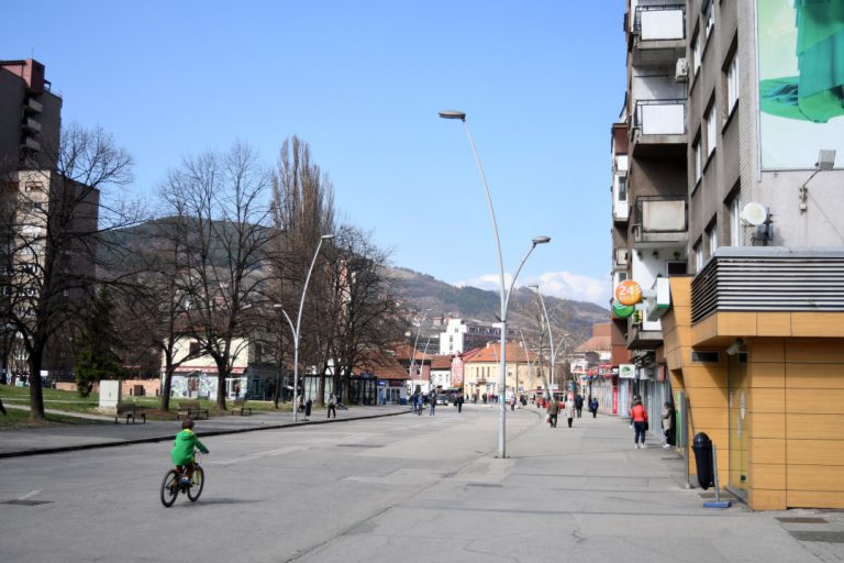 Puste zeničke ulice u nedjeljno prijepodne (FOTO)