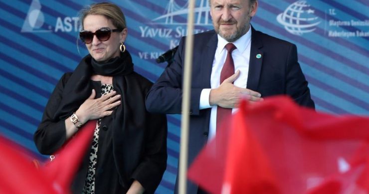 D27132A0 A028 45E1 8DD7 78EE42BEB4B7