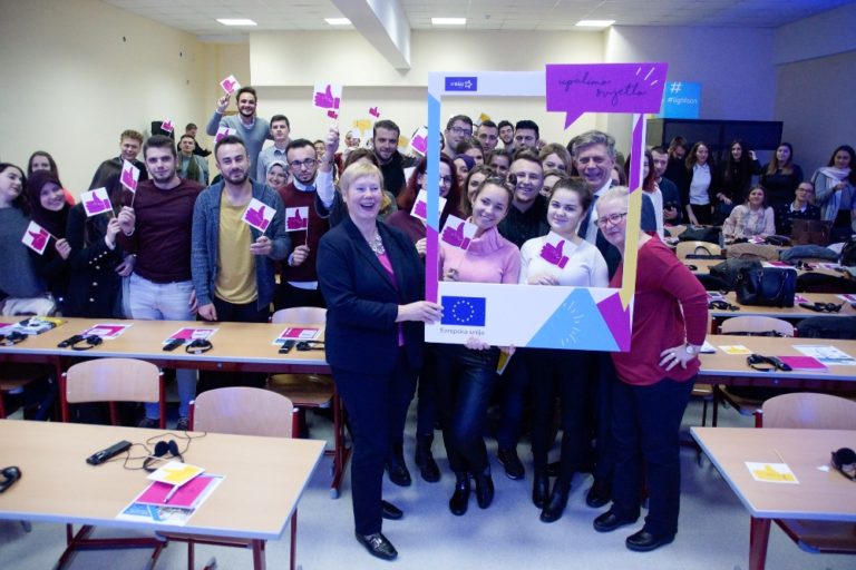 U prepunoj sali Ekonomskog fakulteta u Zenici studenti postavili konkretna pitanja za jačanje njihovog angažmana u našem društvu