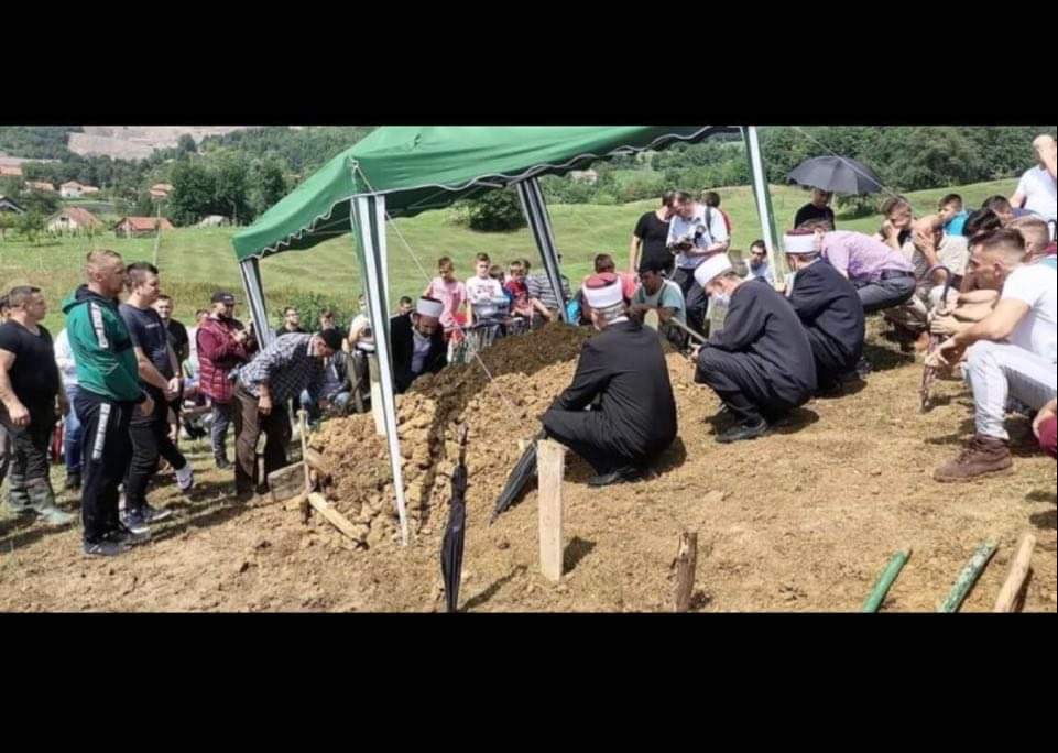 E7869CE5 3588 49B1 9135 B24D789D378C