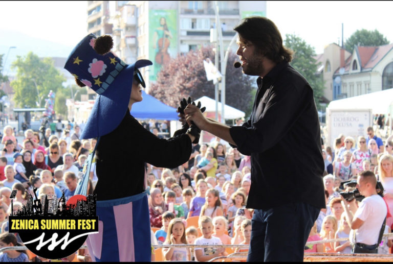 Čarolija bajke sa Latifom i Mravkom Travkom