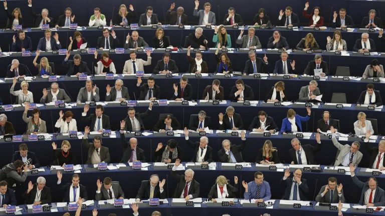 Hrvatska europarlamentarka: “Sve više žena pod hidžabom i muškaraca koji klanjaju u BiH”