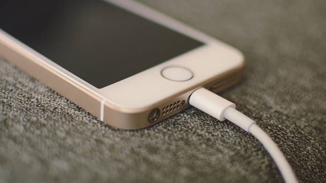 Osam mjesta na kojima nikad ne biste smjeli puniti mobitel