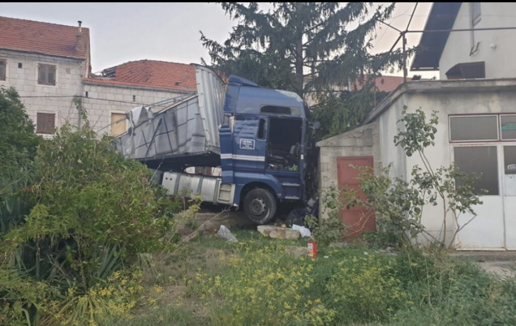 F79B7D1D 62A7 4842 A818 0683E0E6FBD7