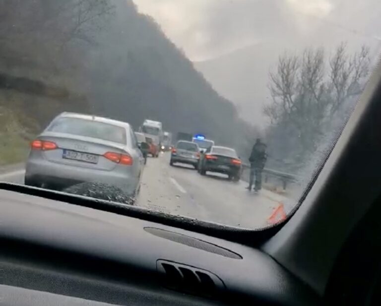 Saobraćajna nesreća na M-17 kod Zenice: Jedna osoba prevezena u bolnicu