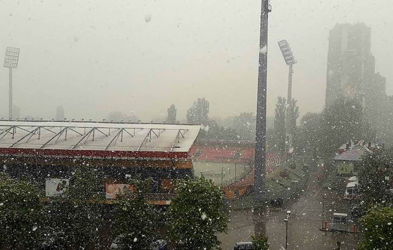 Snježna mećava zahvatila BiH: Otežan saobraćaj, gužve na granicama, udes zbog klizavog kolovoza, nove poplave…