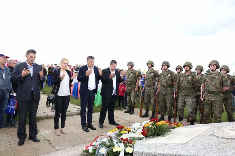 Gradonačelnik i delegacija Gradskog vijeća i na Smetovima odali počast braniteljima BiH