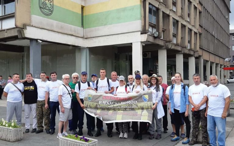 PJEŠAČKI POHOD Grupa Zeničana krenula na “Marš mira”