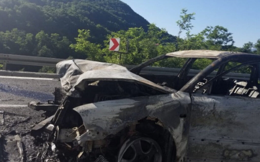 FE18307F 34E6 43E3 8EFE 4A1BDA159897