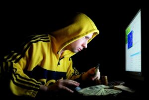 Haker Internet kriminal Sajber kriminal shutterstock 1000x0 696x466 1