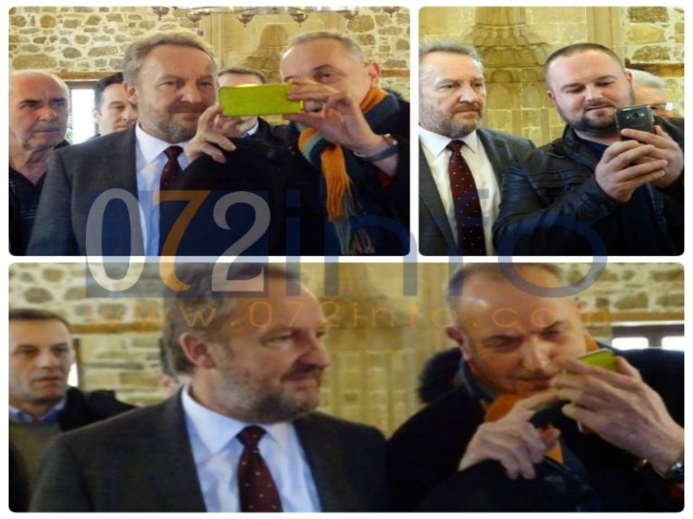 ZENICA Izetbegović u džamiji uživao praveći selfije, zatim doživio blamažu!