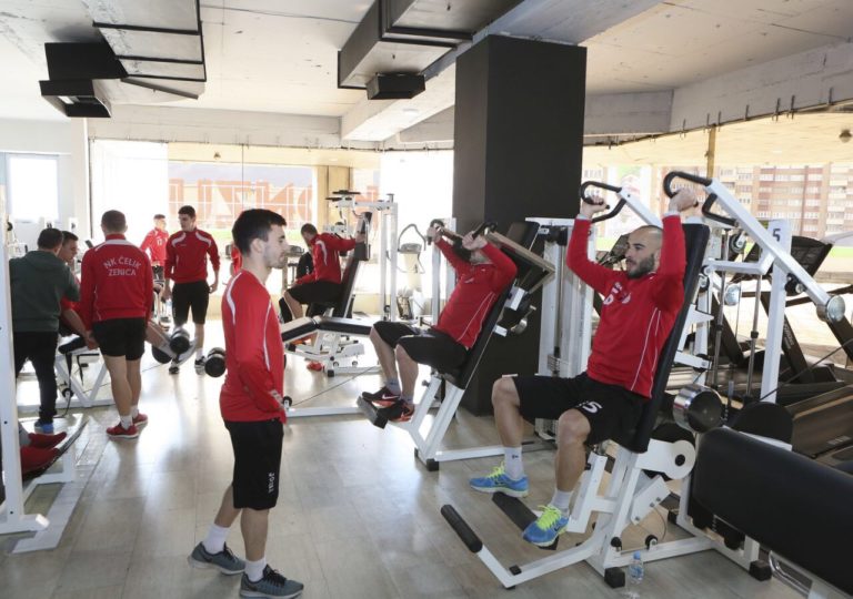 Nogometaši “Čelika” trenirali u Fitness studiju “Ner-Fit” Zenica (FOTO)