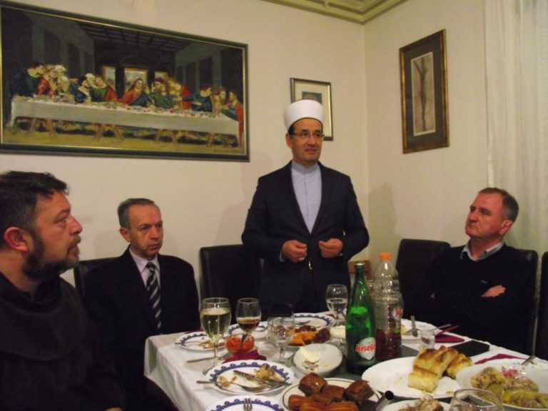 OVO JE BOSNA: Imami i fratri okupili političare pa zajedno proslavili Božić!