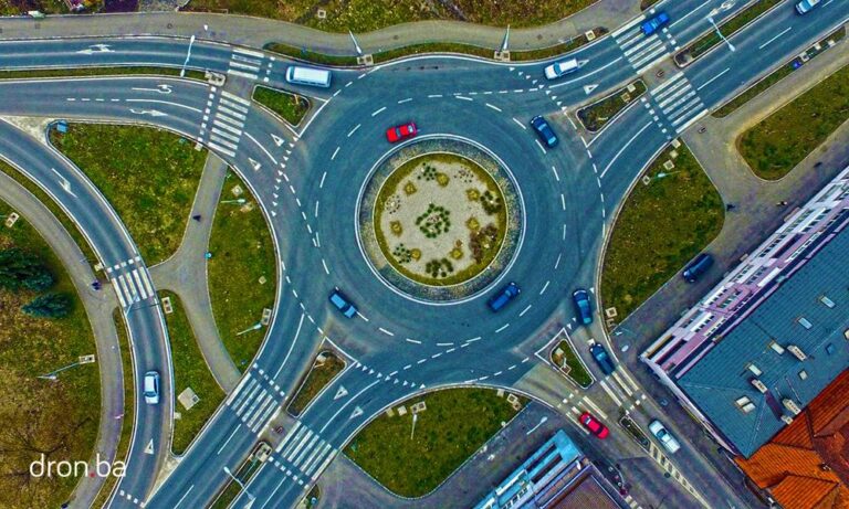 Najveće zablude o vožnji kružnim tokom: Stručnjak otkrio 3 ključna momenta