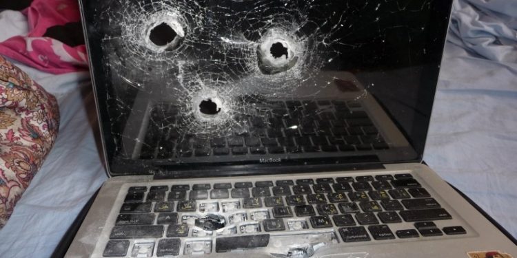 Microsoft Surface Book zaustavio metak spasio zivot Naslovna 750x375 1